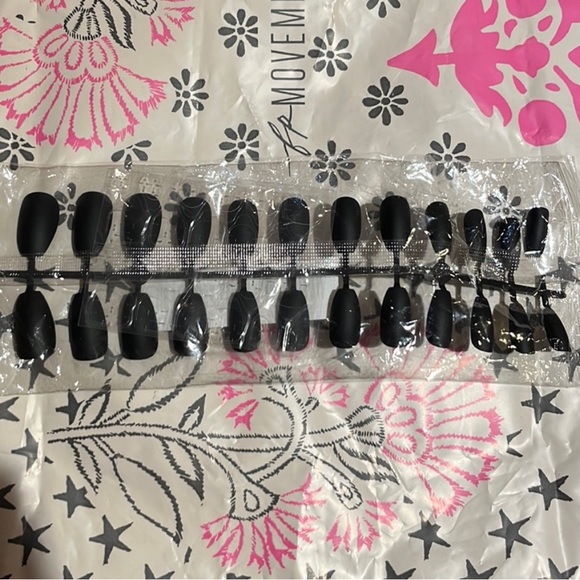 Matte Black Press-On Nails. 💅 can be used more than once. For all occasions. - Picture 6 of 7